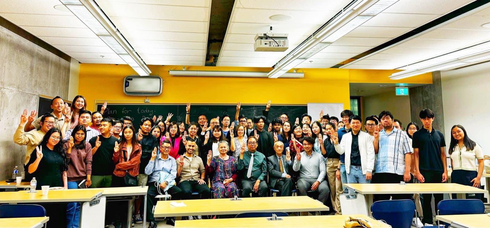 ပြည်ထောင်စုဝန်ကြီး University of Toronto တွင် လူထုတွေ့ဆုံပွဲ ပြုလုပ်